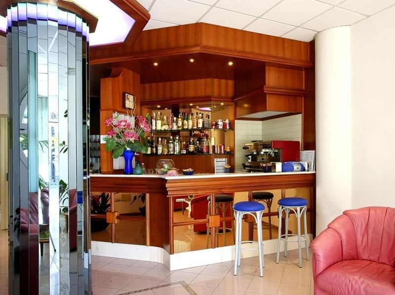 Residence Le Spiagge Римини Экстерьер фото