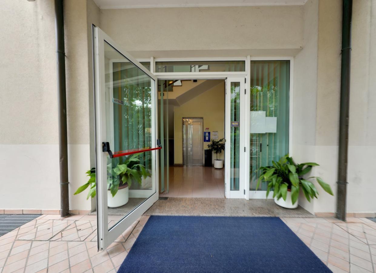 Residence Le Spiagge Римини Экстерьер фото