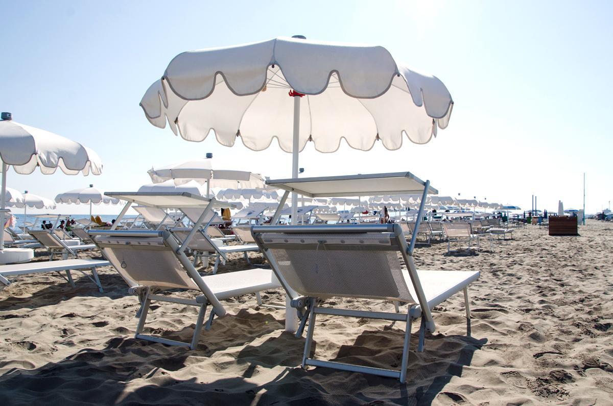 Residence Le Spiagge Римини Экстерьер фото